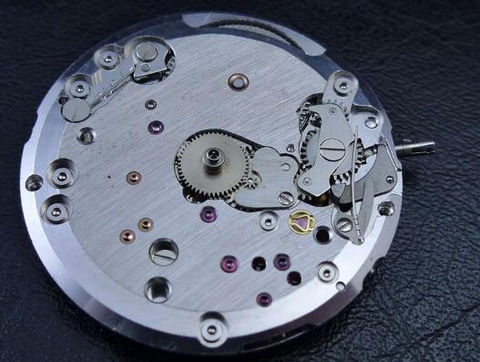 芝柏手表全国售后维修点（清洁保养芝柏手表表带的方法）