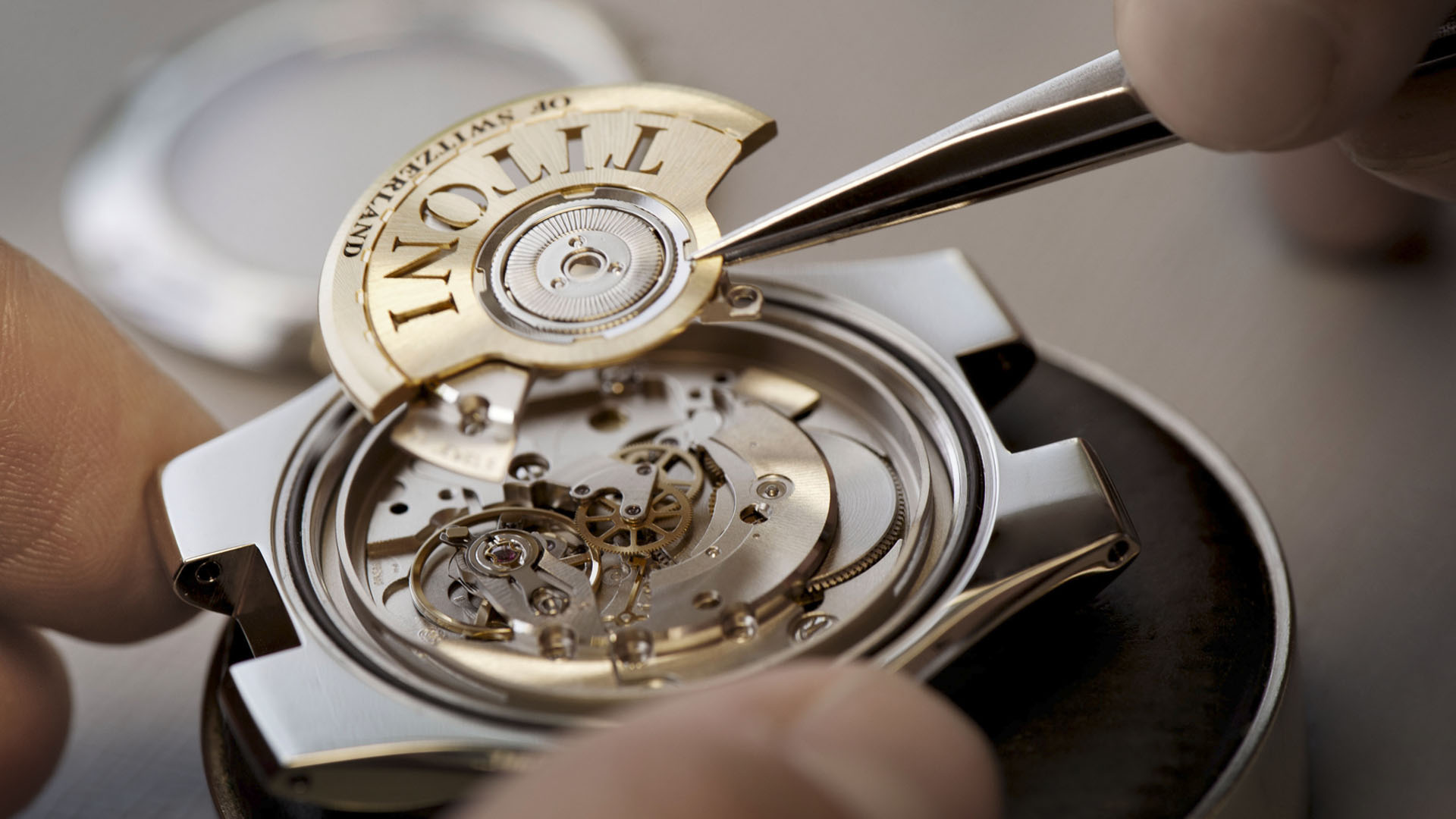 芝柏手表哪里维修（芝柏手表防水胶圈的更换方法）