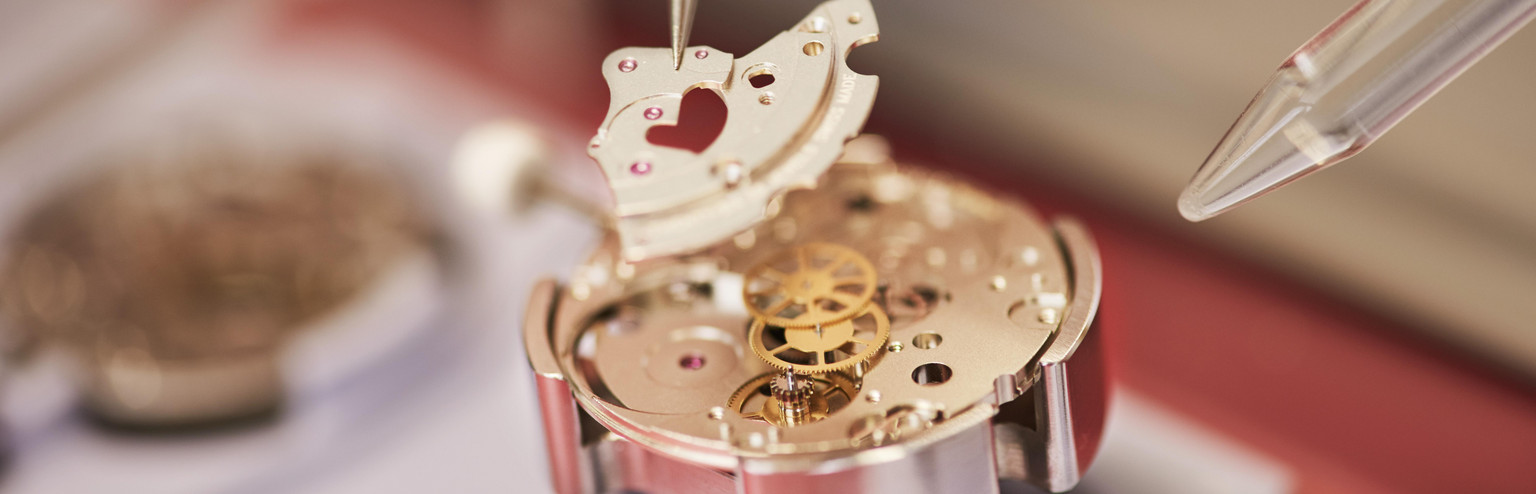 芝柏维修服务中心电话号码（手表机芯保养的正确步骤和技巧）